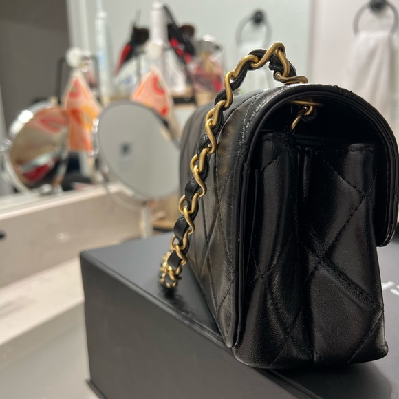 EXTREMELY RARE!!! Black Chanel FlapBag
(AGNEAU/RESINE/M/BLACK) - Picture 9 of 15